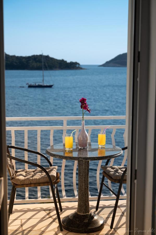 Apartments Lastovo Silic Екстер'єр фото